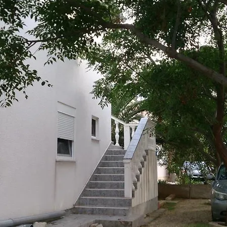 דירה Jadro